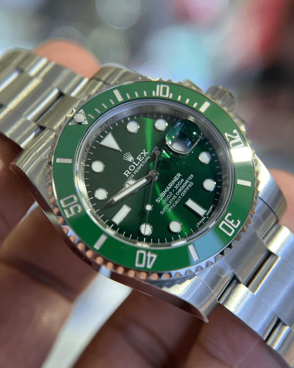 Rolex Submariner Date Green Hulk 40mm - Image 4