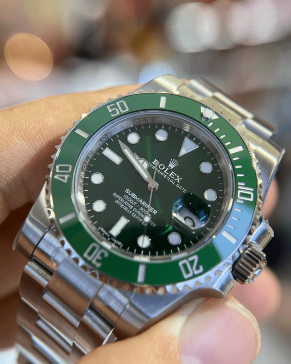 Rolex Submariner Date Green Hulk 40mm - Image 3